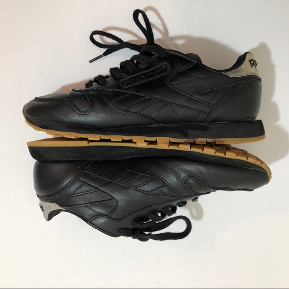 Reebok Shoes - Reebok classics - black women 7.5